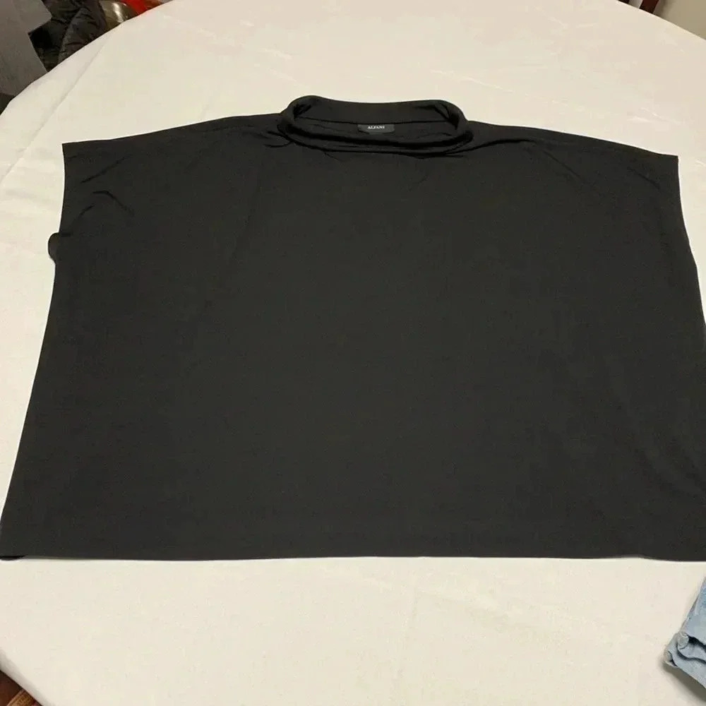 ALFANI woman’s blouse/shirt. Size L, excellent condition.